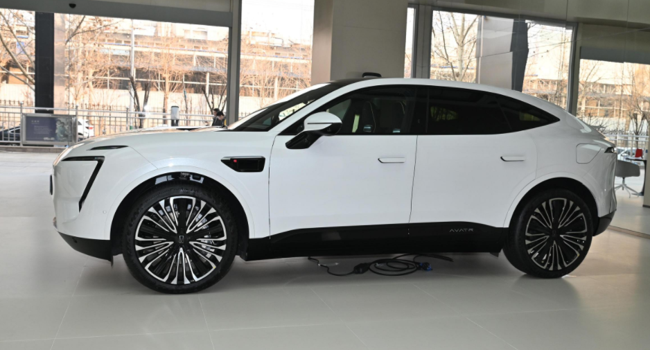 “华为车”很受欢迎？车主说它是“六边形战士”，没想到也有缺点（华为手机一个六边形一个手掌）