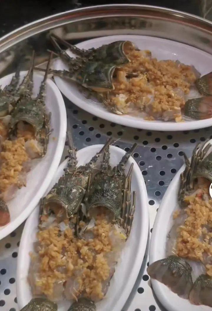 搞副业年入30万！杭州小伙：太火爆，单子接到下半年！这比上班还赚？（副业一年挣多几万开心）