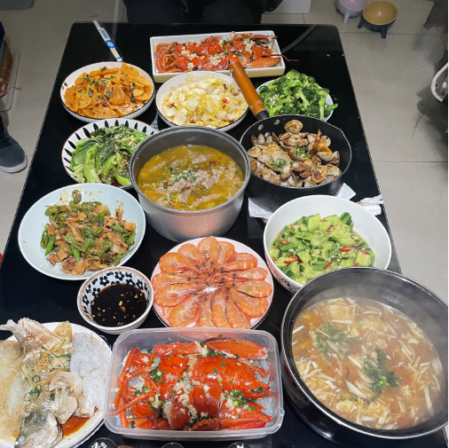 搞副业年入30万！杭州小伙：太火爆，单子接到下半年！这比上班还赚？（副业一年挣多几万开心）