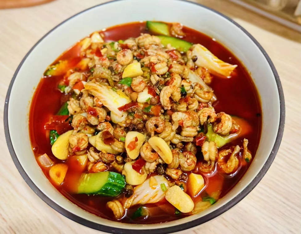 搞副业年入30万！杭州小伙：太火爆，单子接到下半年！这比上班还赚？（副业一年挣多几万开心）