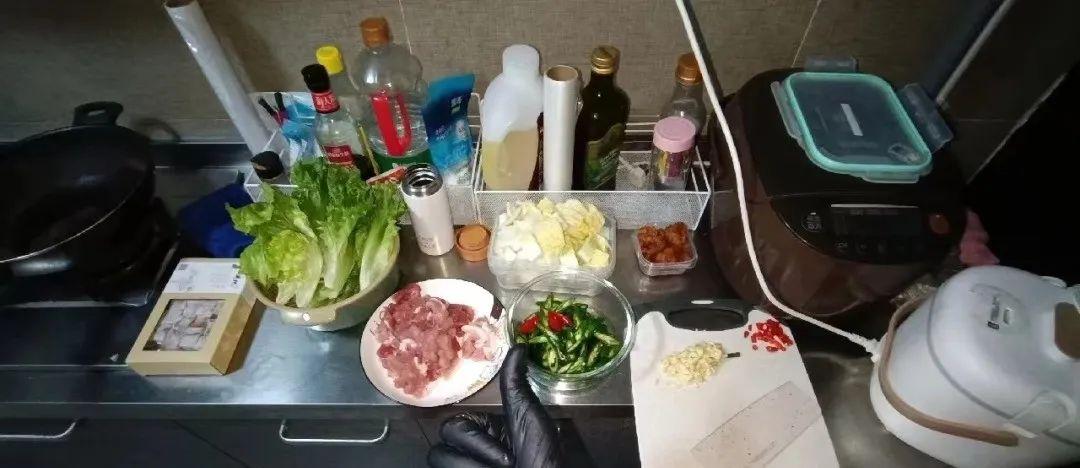 搞副业年入30万！杭州小伙：太火爆，单子接到下半年！这比上班还赚？（副业一年挣多几万开心）