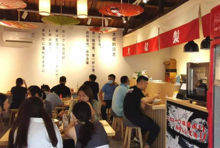 3年轻人20万开店日营业额仅79元，终于看到正常的创业案例了（20万开店创业项目）