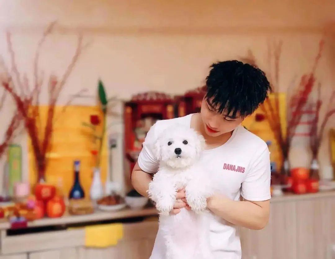 大三小伙边读书边创业，半年卖480万，一年前曾挥霍度日（大学生可以一边上学一边做兼职吗）