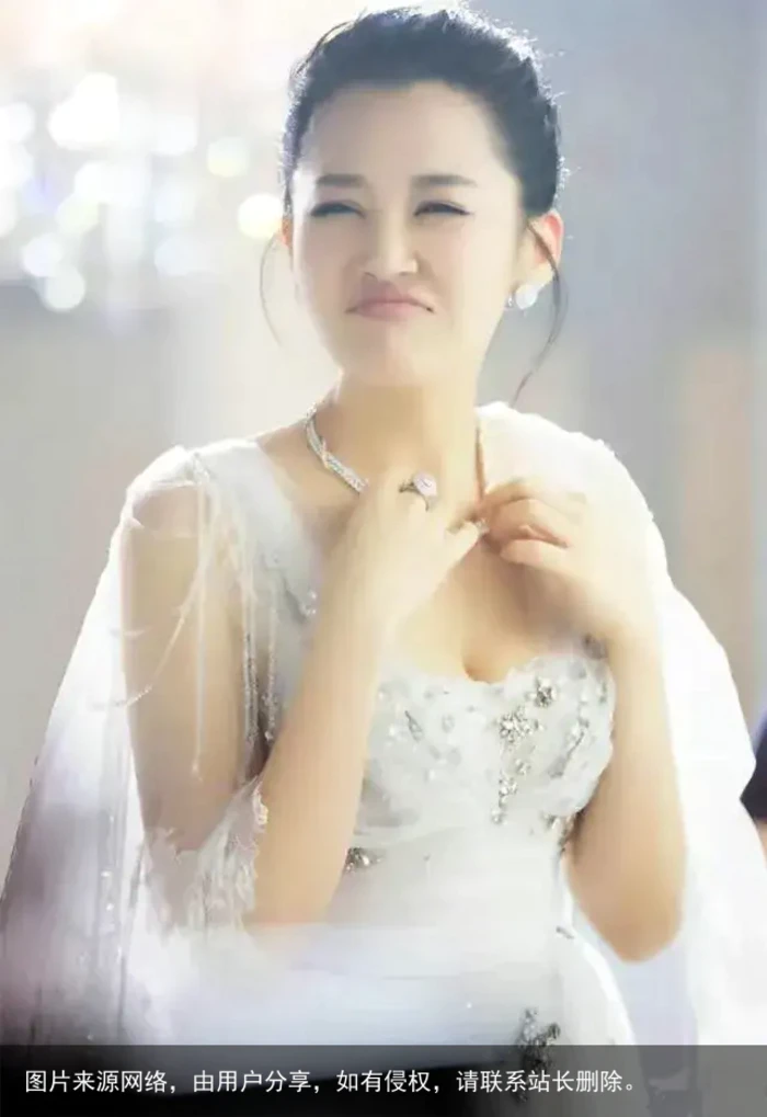 最有魅力的女神，性感尤物许晴那些年的情史，和华晨宇做灵魂伴侣