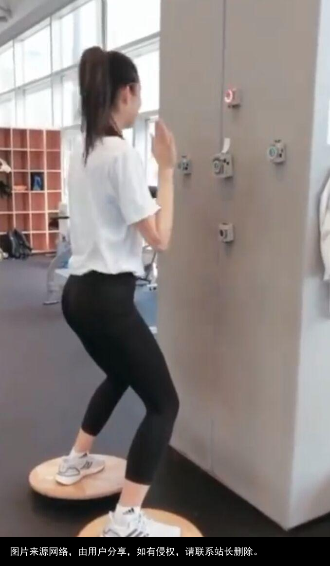 奥运击剑选手撞脸林志玲，白皙长腿太吸睛，身材不输专业超模