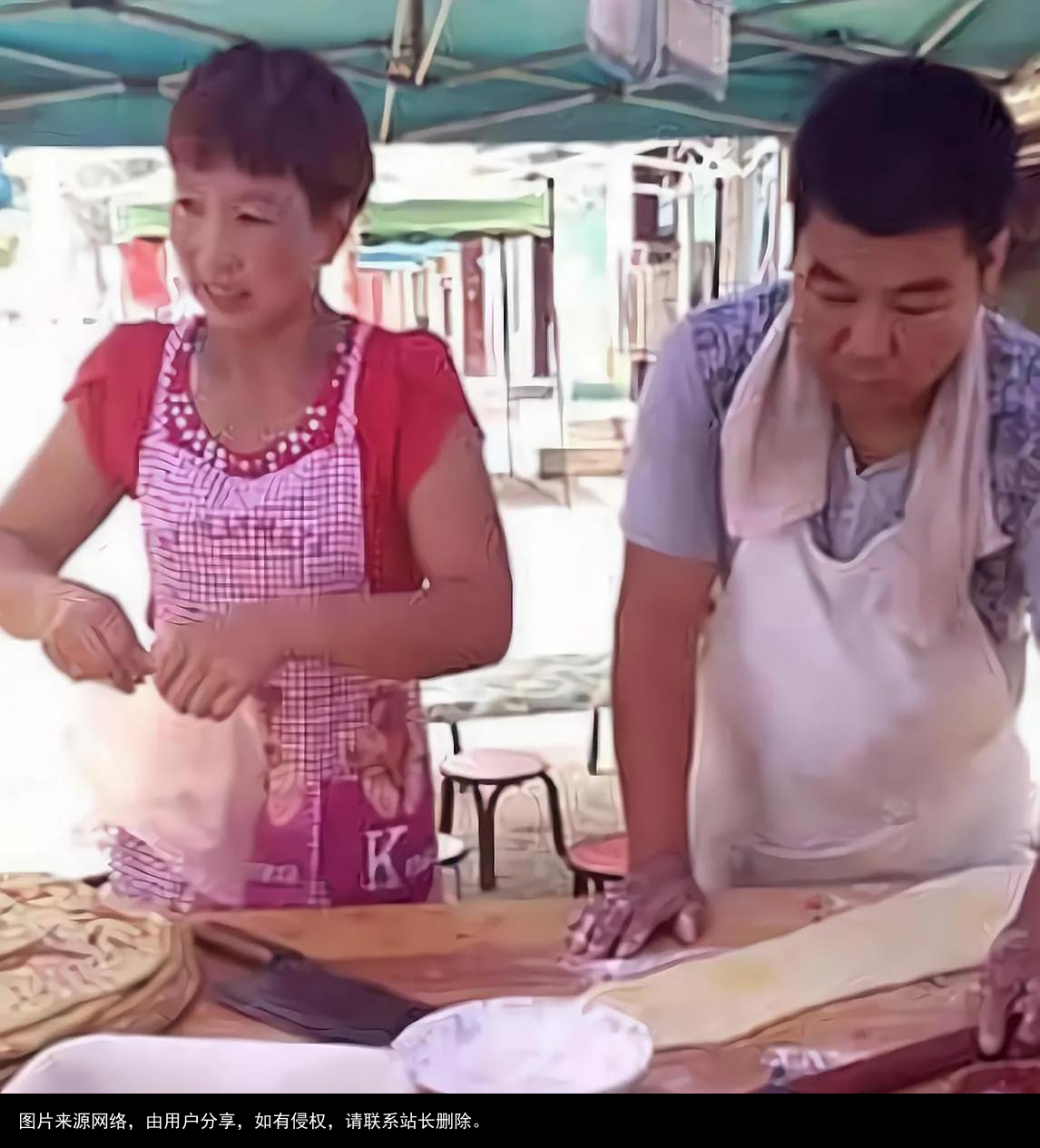 王宝强身价过亿，哥哥嫂子却在大马路上卖烧饼，网友：宝强太薄情