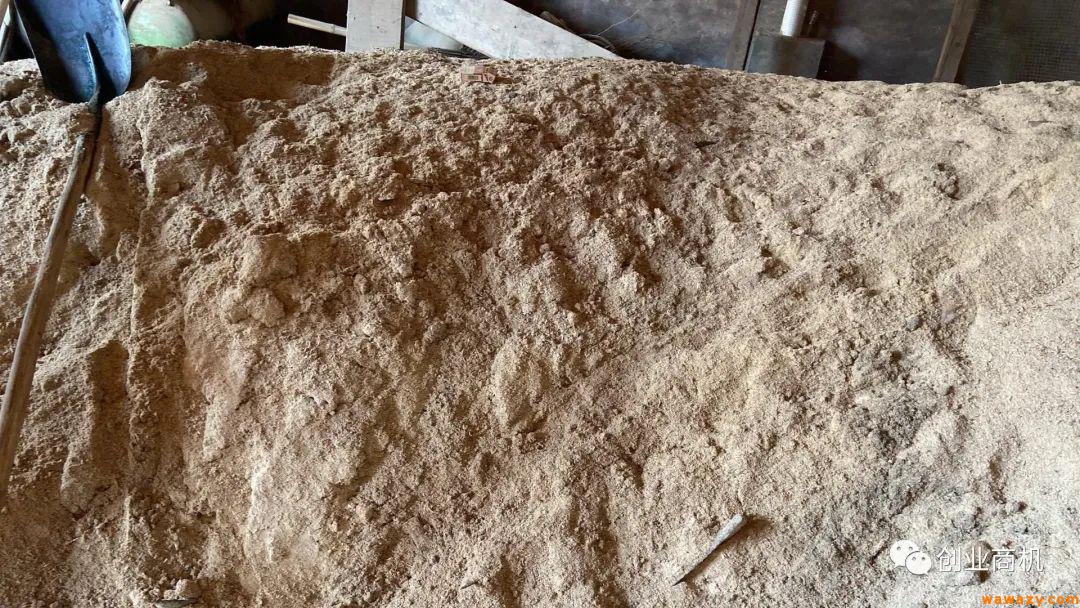 普通人回农村创业，这2个小生意发展前景好，原料充足、销路不愁。