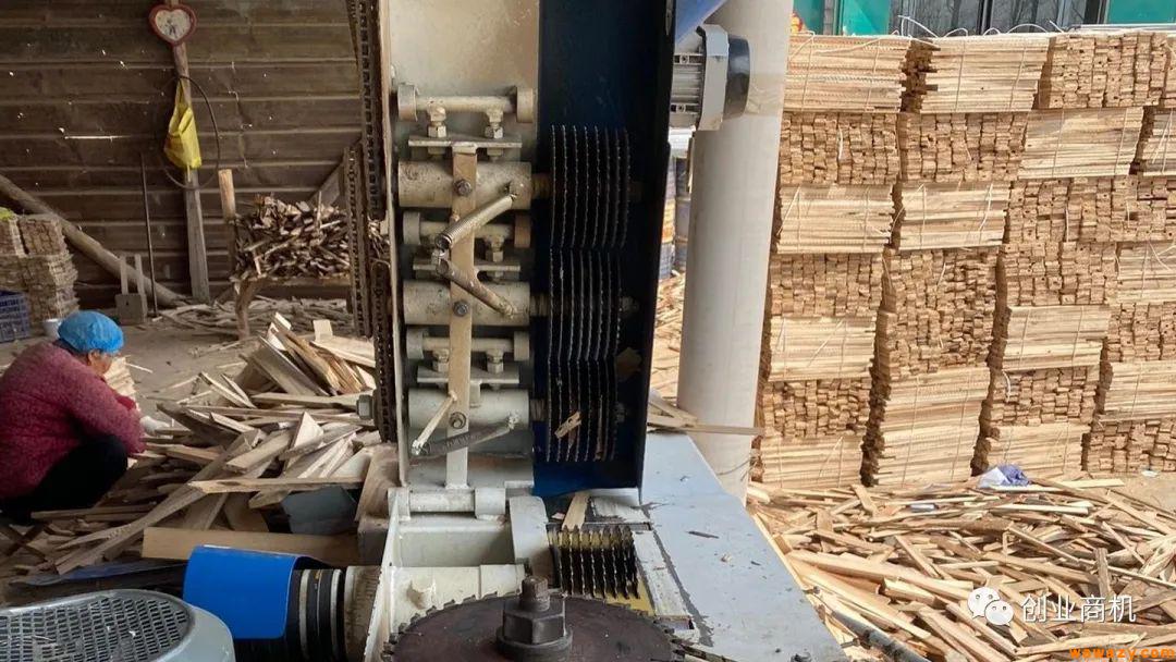 普通人回农村创业，这2个小生意发展前景好，原料充足、销路不愁。