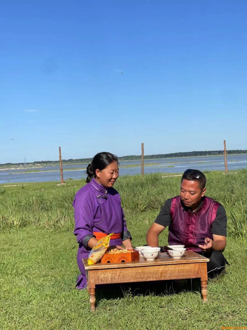 “背景太假了”又捧火一位草原主播，三天卖掉54万元土特产