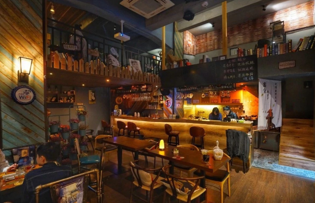 开个小酒馆成本预算,利润和发展前景怎么样?