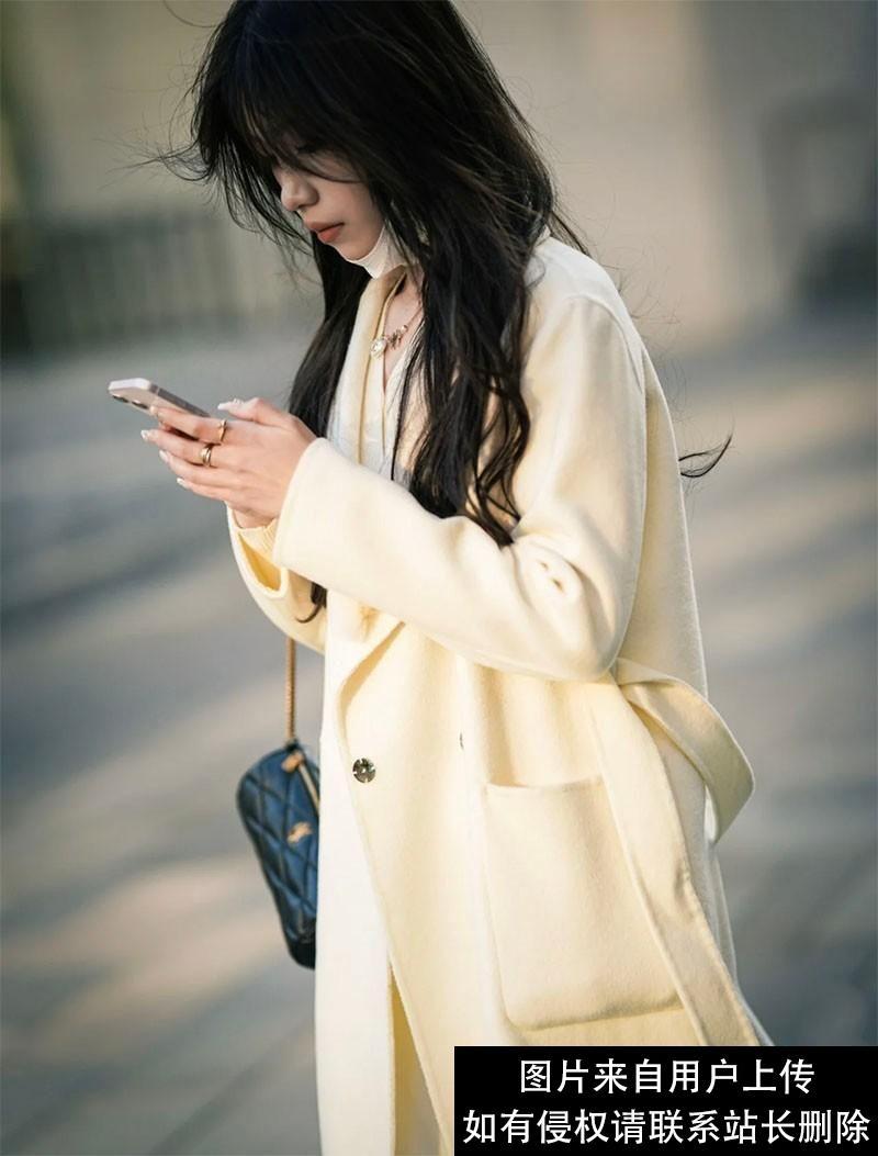 被“北京女生”街拍圈粉了：不染彩发、穿衣不花，美得自然不做作