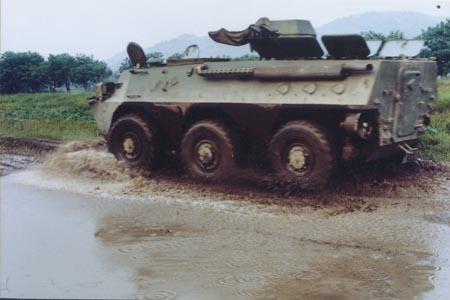 中国装甲车受热捧，泰国用10万吨干果来换，为啥是这台车？