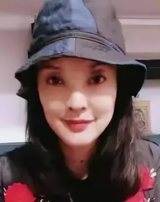 著名导演张纪中和小31岁太太传婚变，网友：真的！张纪中：假的（张纪中的现任妻子）