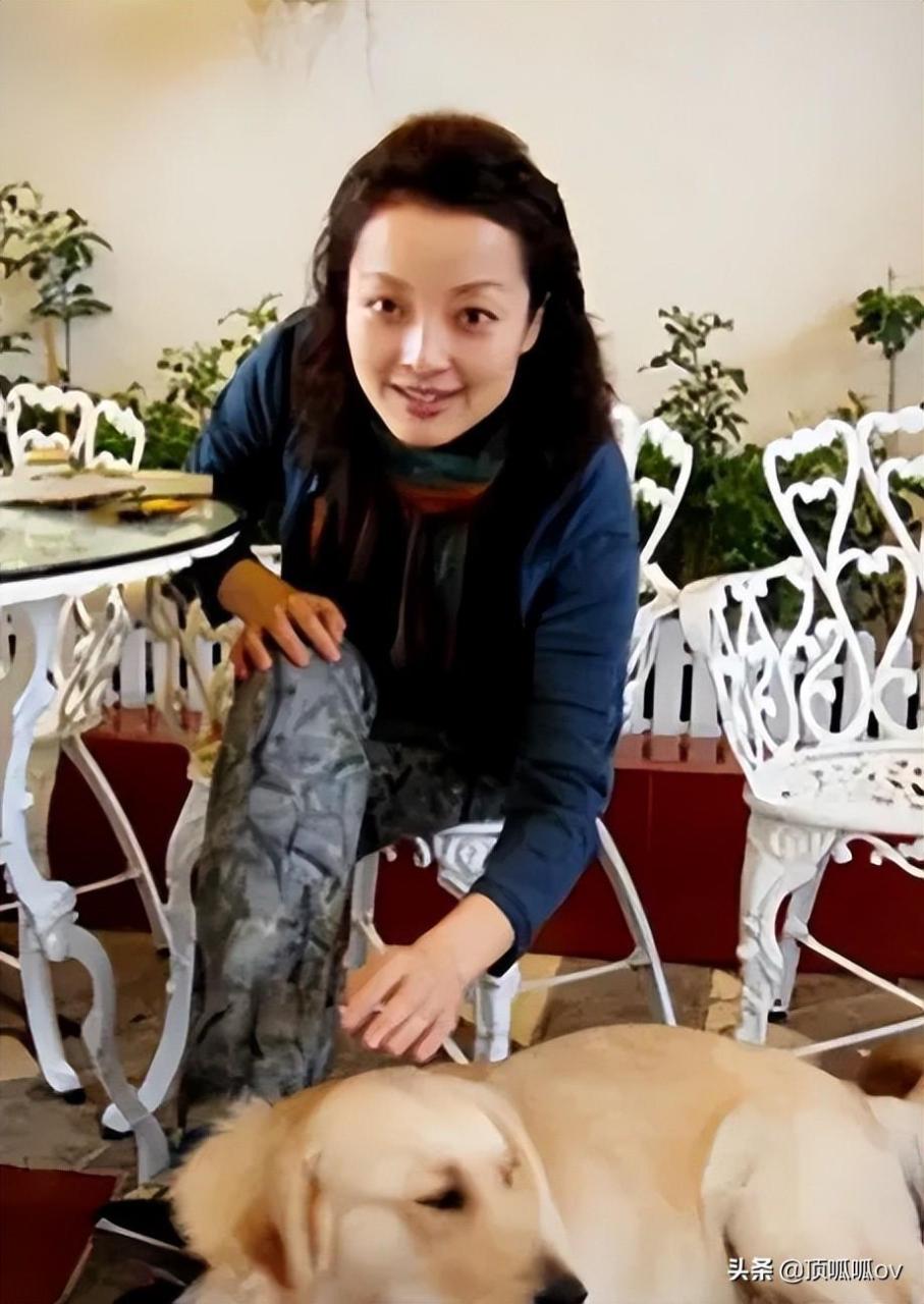 著名导演张纪中和小31岁太太传婚变，网友：真的！张纪中：假的（张纪中的现任妻子）