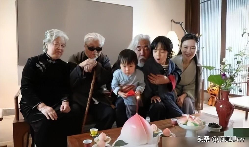 著名导演张纪中和小31岁太太传婚变，网友：真的！张纪中：假的（张纪中的现任妻子）