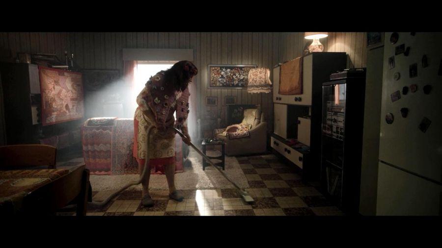 这个上帝真的是混蛋到家了，竟然逼得自己的女儿离家反抗自己（混蛋天神）