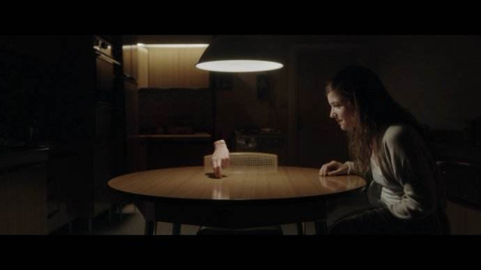 这个上帝真的是混蛋到家了，竟然逼得自己的女儿离家反抗自己（混蛋天神）