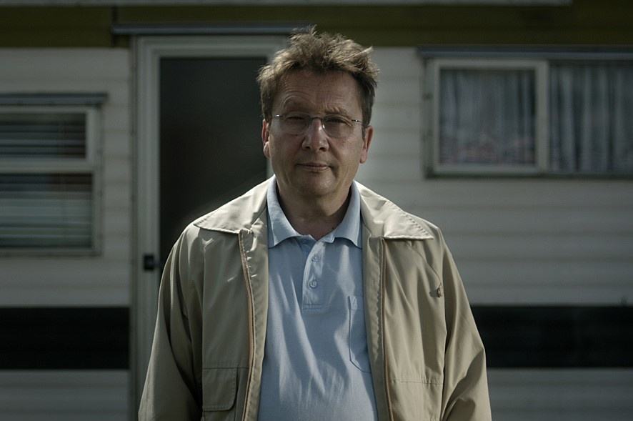 这个上帝真的是混蛋到家了，竟然逼得自己的女儿离家反抗自己（混蛋天神）