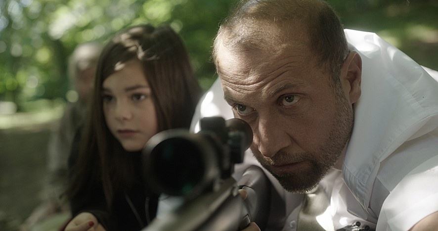 这个上帝真的是混蛋到家了，竟然逼得自己的女儿离家反抗自己（混蛋天神）