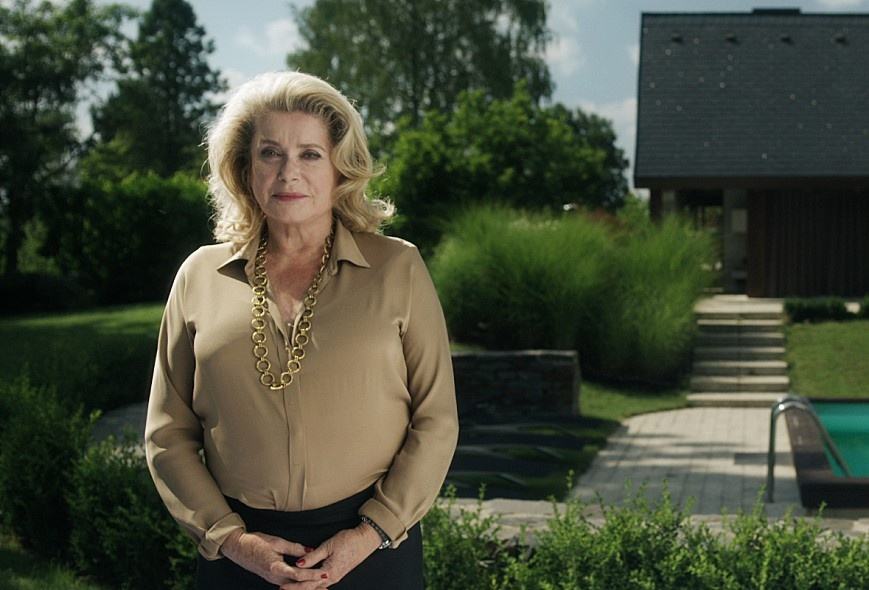 这个上帝真的是混蛋到家了，竟然逼得自己的女儿离家反抗自己（混蛋天神）