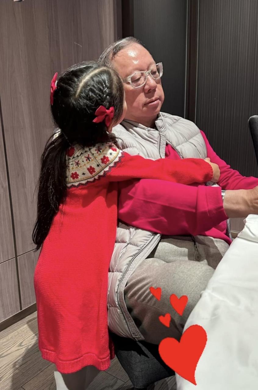 林建岳为母亲摆97岁寿宴，四代同堂好融洽，林老太一双粗眉显霸气（林爱儿林颢伊）