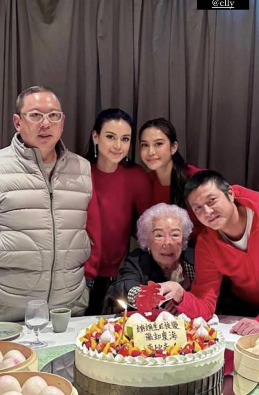 林建岳为母亲摆97岁寿宴，四代同堂好融洽，林老太一双粗眉显霸气（林爱儿林颢伊）