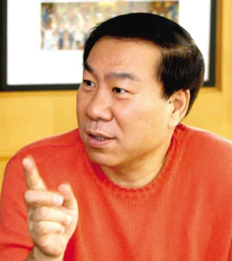 张艺谋一共生了几个孩子，“生不逢时”？张艺谋夫妇发文耐人寻味，曾因“超生”被罚748万