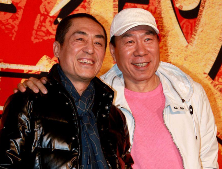 张艺谋一共生了几个孩子，“生不逢时”？张艺谋夫妇发文耐人寻味，曾因“超生”被罚748万