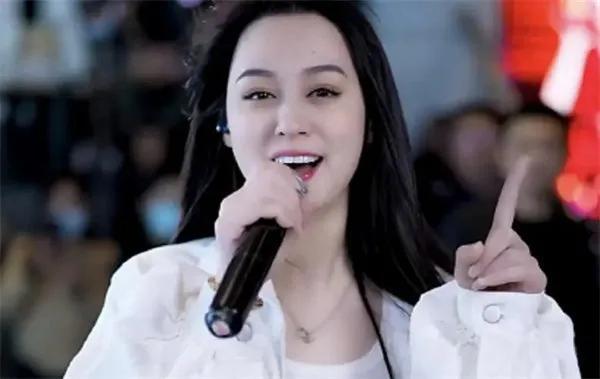 网红唐艺团队的资料，网红一姐竟是40岁大妈！坐拥四千多万粉丝的唐艺，疯狂吸金成富婆