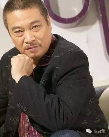 吴孟达老婆侯珊燕几岁结婚的，吴孟达老婆侯珊燕资料及照片 吴孟达有几个老婆