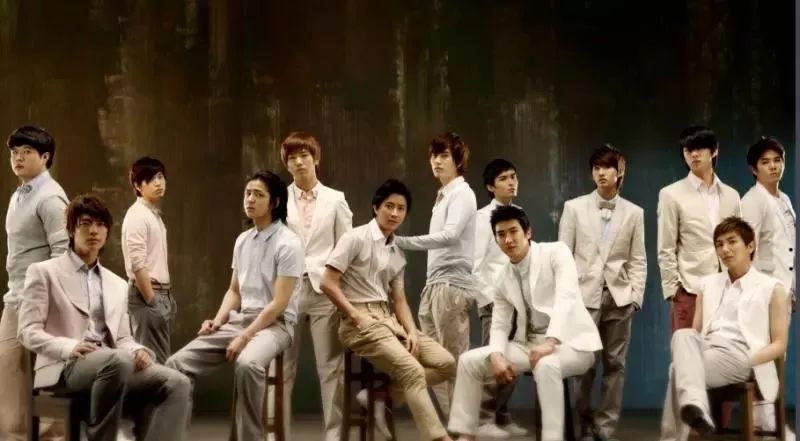 90后喜欢的韩国组合歌手，90后逃不过的两大韩国男团：东方神起Super Junior