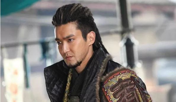 90后喜欢的韩国组合歌手，90后逃不过的两大韩国男团：东方神起Super Junior