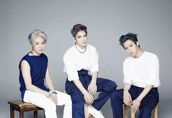 90后喜欢的韩国组合歌手，90后逃不过的两大韩国男团：东方神起Super Junior