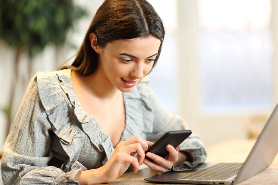 个人做自媒体需要什么设备，一个人在家也能做自媒体，这四种类型的账号，你都知道吗？