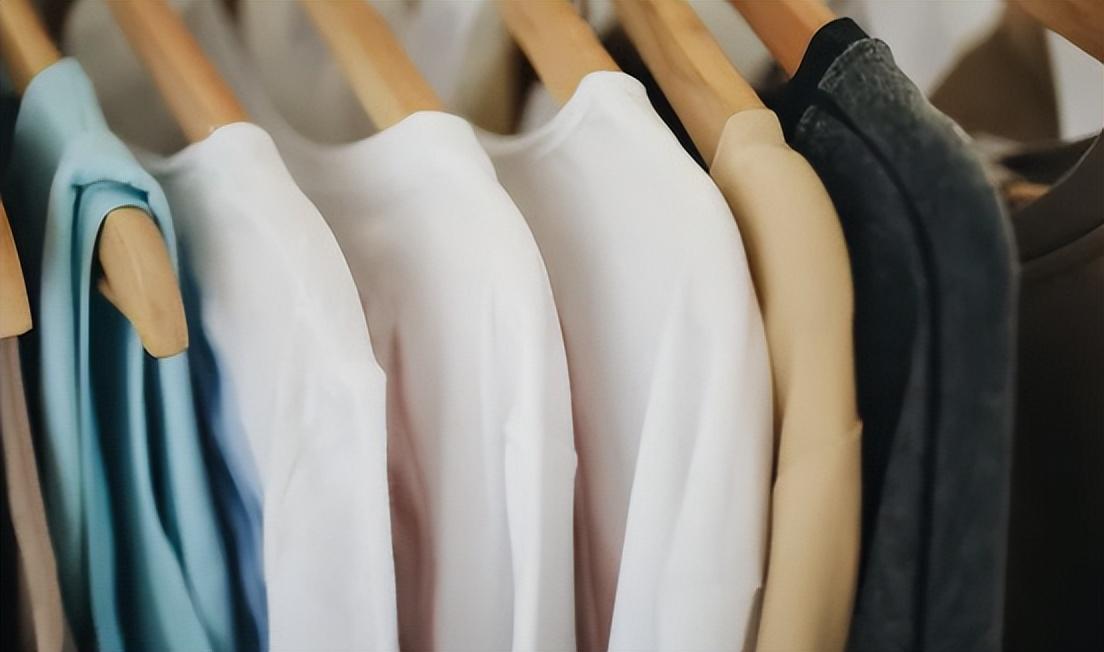 三年关店上千家，美邦开始学直播