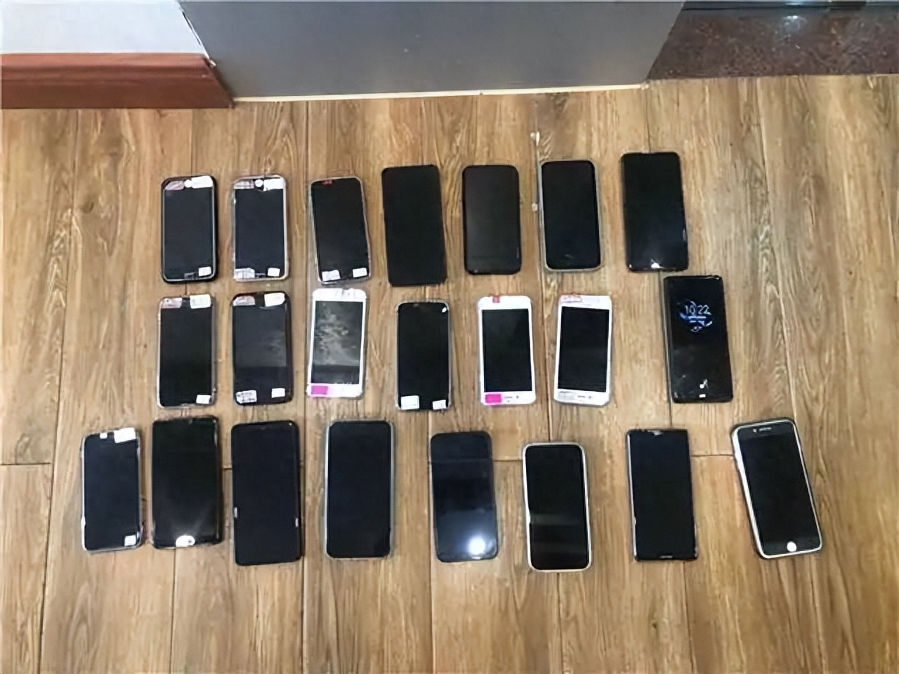 出售陌陌号，70元买入，100元卖出~倒卖5000余个QQ、陌陌账号，18人被抓！