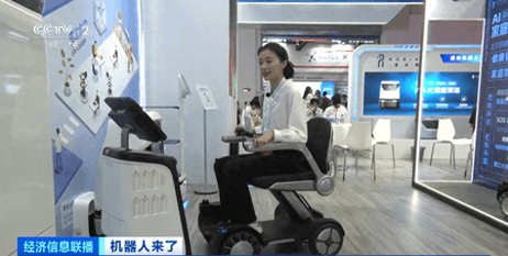 检测摔倒、提醒用药…AI家庭机器人来了！记者探访→