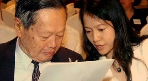 翁帆不再隐瞒，含泪说出嫁给杨振宁的原因，听完明白了爱情定义