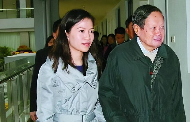 翁帆不再隐瞒，含泪说出嫁给杨振宁的原因，听完明白了爱情定义