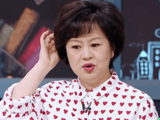 鞠萍27岁儿子罕曝光，身材魁梧撞脸大鹏，为人低调还是名校学霸