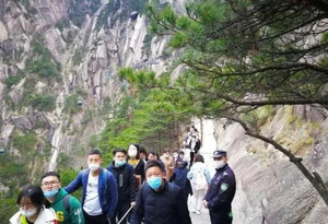 今日黄山为何“秩序井然”？防游客扎堆需落实错峰思路