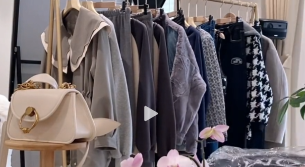 把服装店开在小区门口，一件衣服利润100元，月入3万